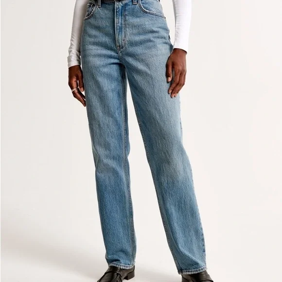 Abercrombie & Fitch Ultra High Rise 90s Straight Jeans – Medium Wash (31 / 12X) - Picture 3 of 10